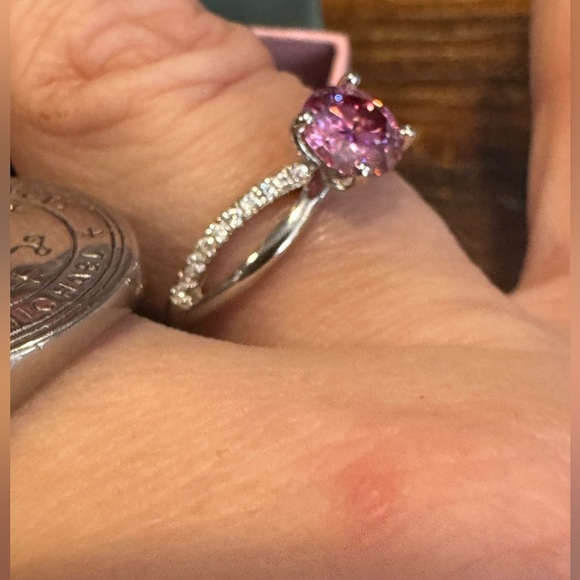 Moissanite Round 1ct center Pink Ring Sz6 & 8 Sterling Sliver GRA certified - Picture 3 of 7